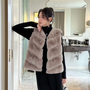 Neva Faux Fur Vest – Áo Ngắn Gile Lông Nữ Trơn Mềm Mại Mùa Đông Áp Áp Sang Trọng Màu Kem & Màu Đỏ