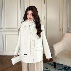 Rory Coat – Áo Ngắn Trang Thiết Kế Nữ Cổ V Dài Tay Form Suông Mùa Đông Màu Kem & Caro trắng Đen, TẶNG 01 KHĂN QUÀNG CỔ